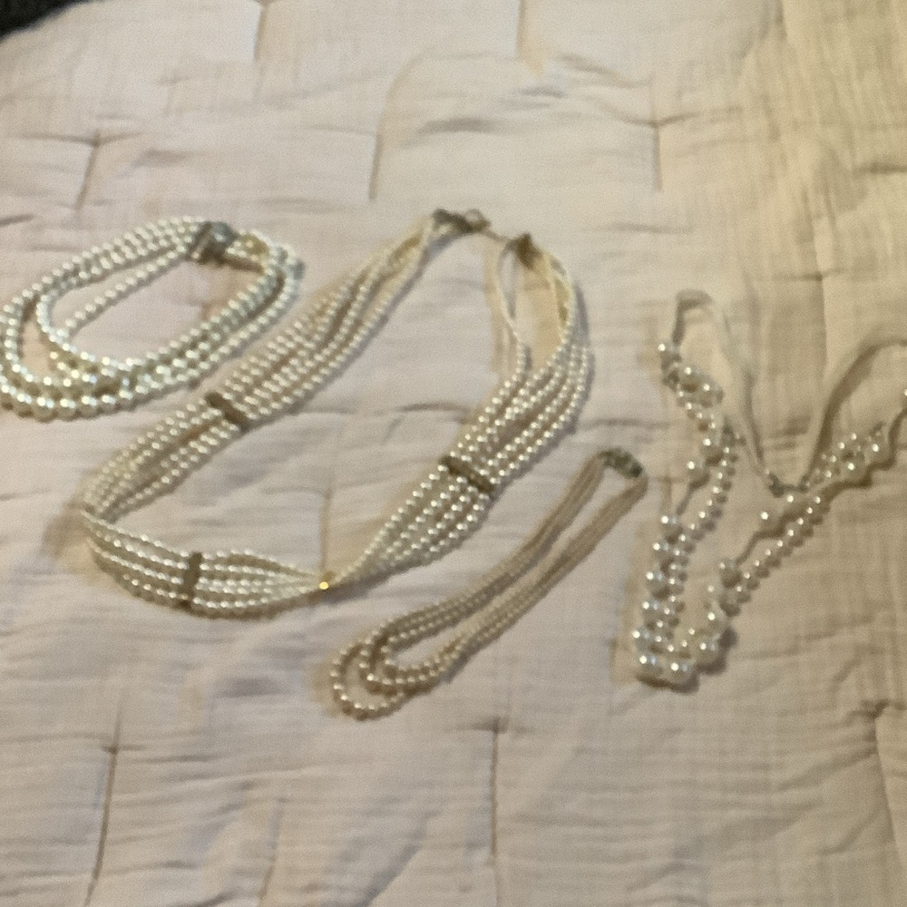 Elegant Pearl Necklace Lot